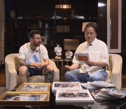 梅西来华后首次公开露面！亮相直播间亲承熬夜看欧冠：高水准决赛