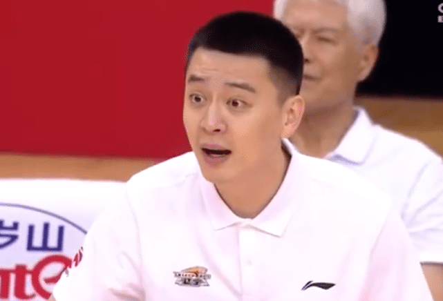 冤枉了！苏群爆料：“杨鸣不要站起来”断章取义，裁判警告有原因