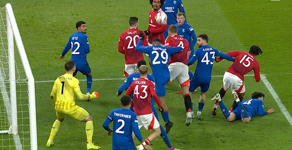 重磅！阿莫林曝曼联两中卫伤缺，约罗或成新 “玻璃人”，B 费发声求支持