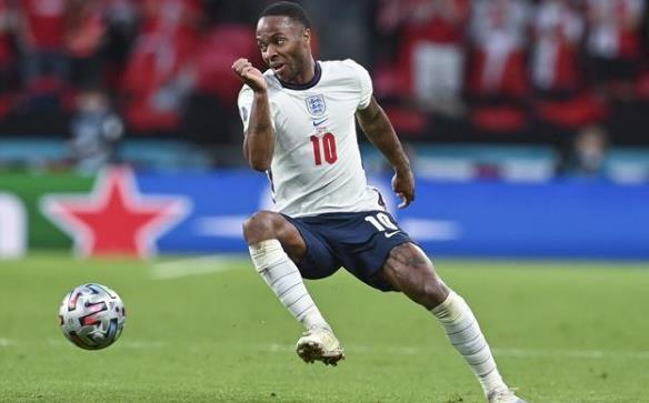 该给斯特林奥斯卡奖，嘲讽斯特林假摔的丹麦超模是谁？有啥来历？