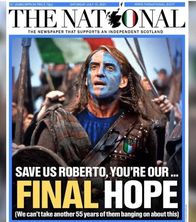 苏格兰球迷挥舞意大利国旗，庆祝英格兰失利