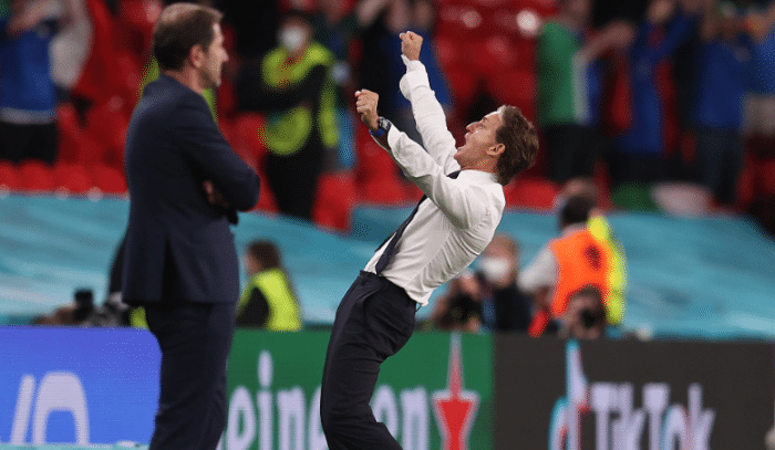 刷爆八项纪录！曼奇尼里程碑之战，意大利队12连胜晋级欧洲杯八强