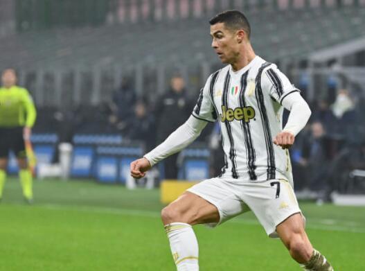 皮尔洛：合同中没有条款规定我不能换下C罗