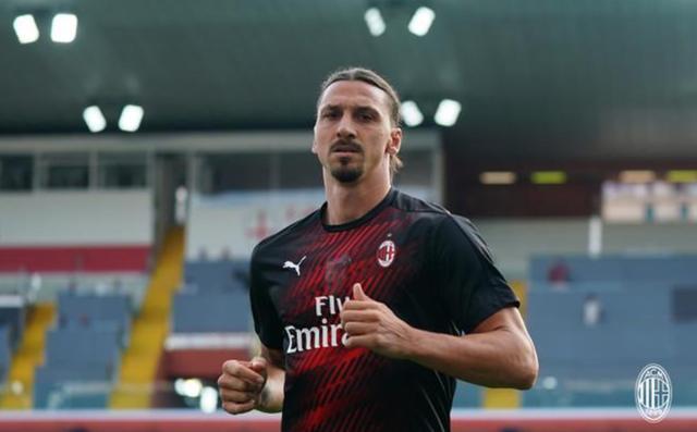 赛后采访被记者催促，伊布：你上场跑90分钟再来