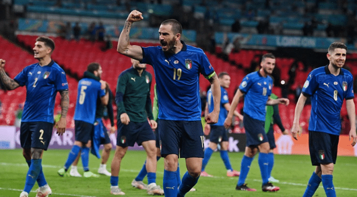 伟大的意大利左后卫！带队晋级八强+斩获MVP，黄健翔实力调侃