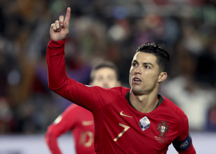 好球员太多？桑托斯：C罗若无法达到要求，也要替补！