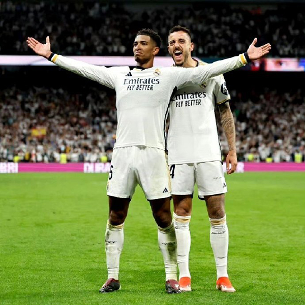 皇马逆天！4连杀巴萨轰13球，26轮不败+5连胜，双冠稳了