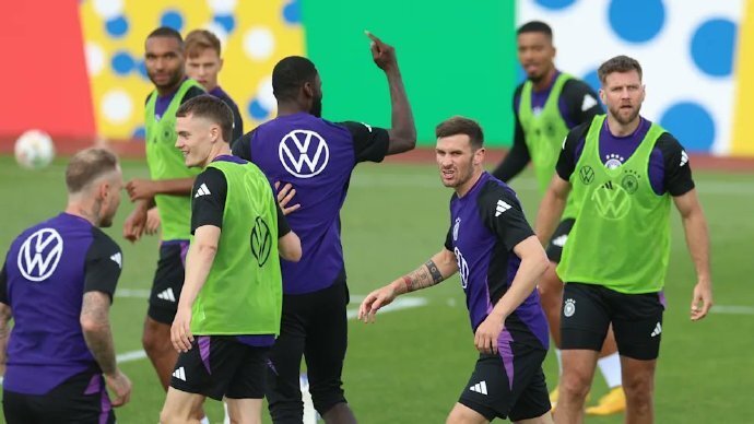 欧洲杯前德国队爆内讧！吕迪格与菲尔克鲁格公开冲突