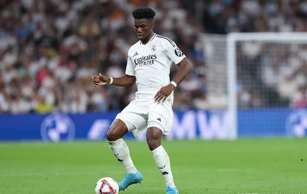 皇马胜亚特兰大获信心，安帅力挺：楚阿梅尼客串中卫表现堪称典范