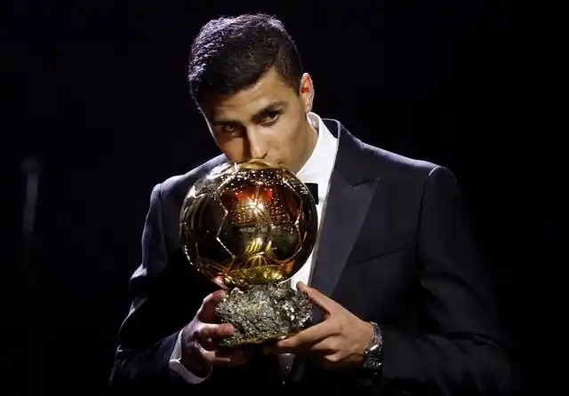 罗德里回应C罗，究竟为何感到惊讶？