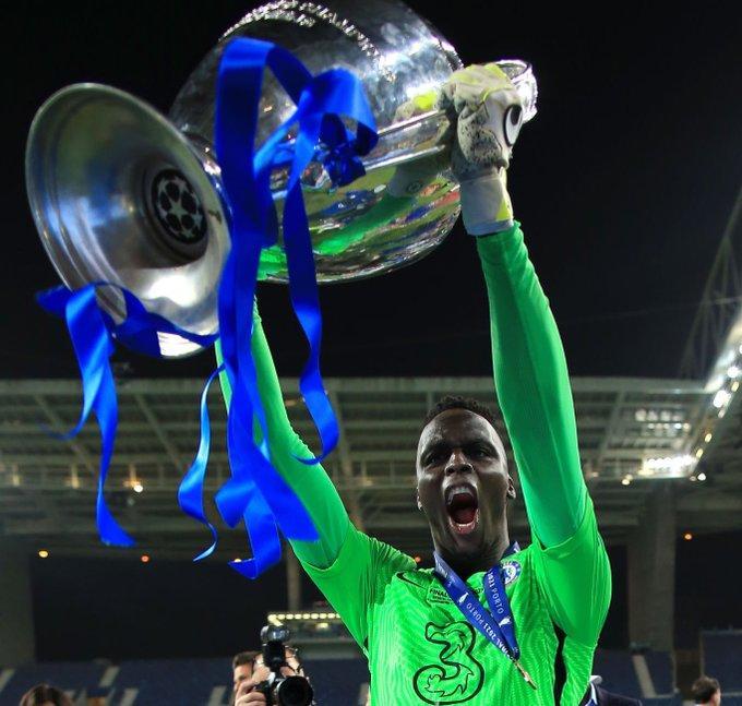 欧冠个人奖项: 哈兰德10球金靴, 门迪金手套