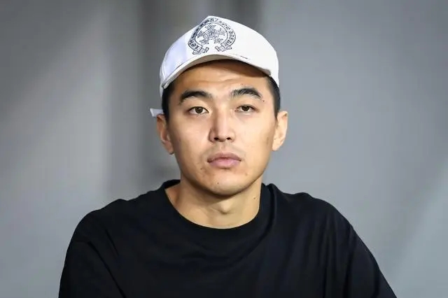 前国脚冯潇霆退役，“另一种身份”开启新征程