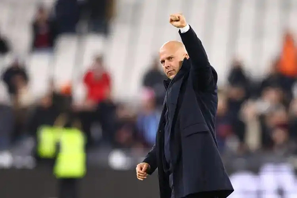 利物浦双杀曼城，23轮不败领跑！蓝月亮争四危机，瓜帅如何破局？