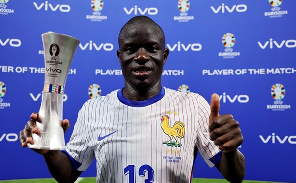 坎特回归，法国队不败且零失球，33 岁仍是核心