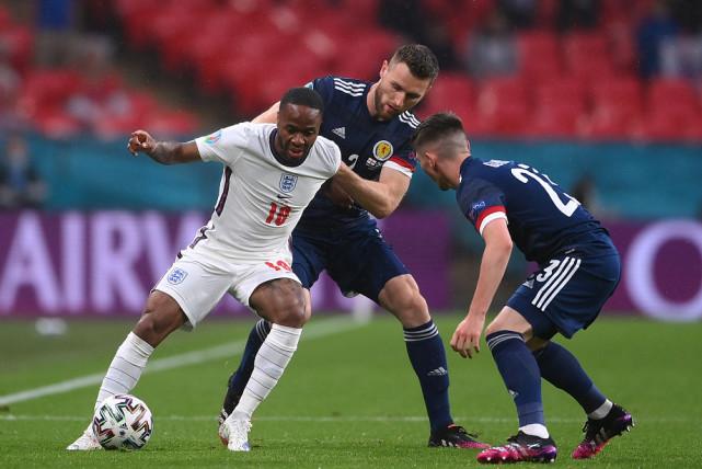 不争气！12.7亿欧英格兰全场仅1射正遭群喷，手握4分末轮仍有可能出局