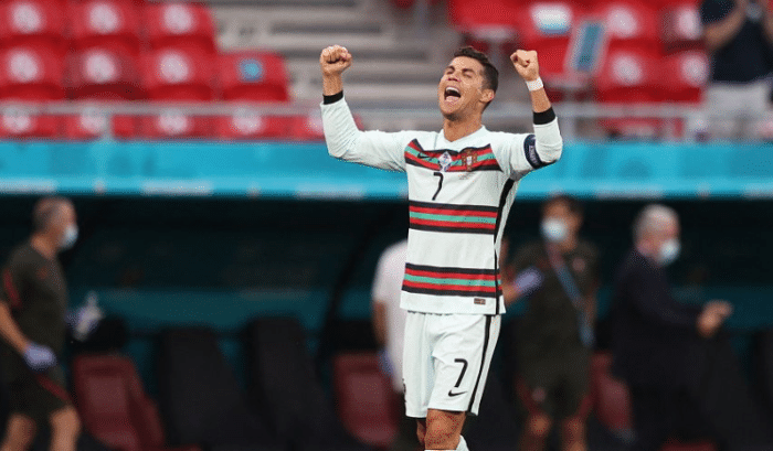 神吐槽！C罗双响拯救尤文，两大队友乌龙，一己之力将进球数清零