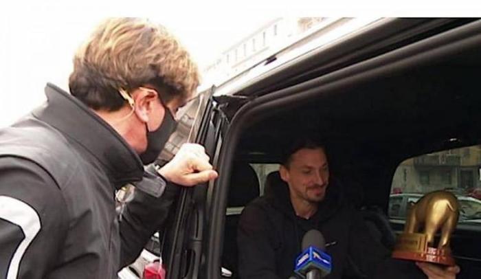 伊布获颁金貘奖: 下场比赛带上它, 或许能给我好运