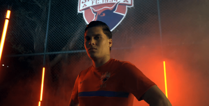 官方: 哥伦比亚外援金特罗加盟深圳佳兆业队