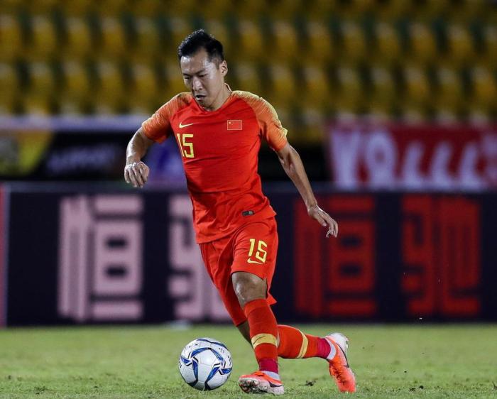 澎湃: 申花正与吴曦协商, 但因缩减预算困难很大