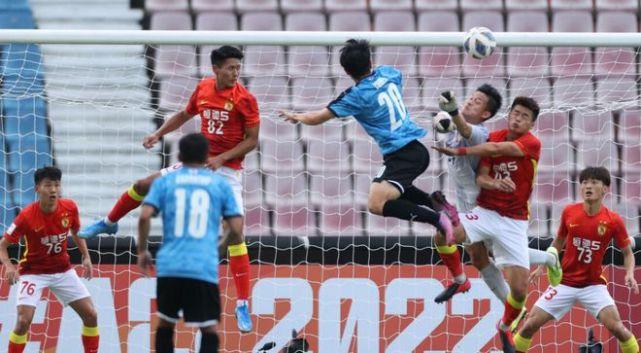 9分全场最高！广州队21岁门将9神扑极限2连扑，韩球迷：雅辛在世