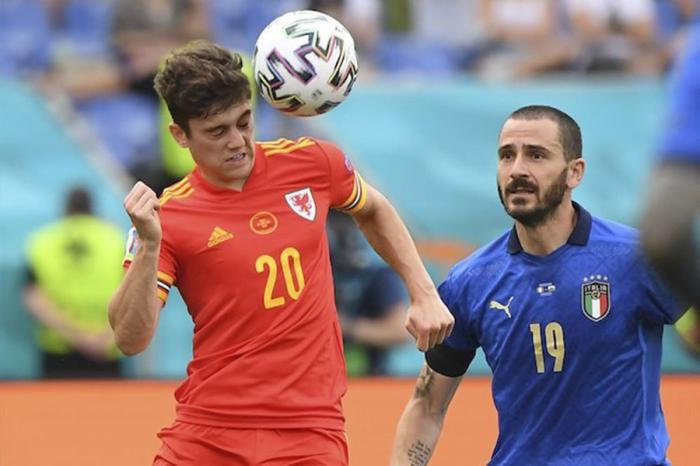 曼联快马跻身欧洲杯淘汰赛，下赛季却恐成冗员！索帅出租他能双赢