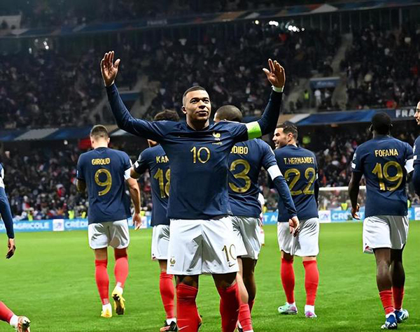 姆巴佩职业生涯300球 进入法国队队队史射手榜前3名_