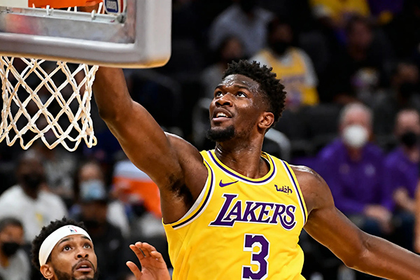 <a href=/lanqiugaoqing/lakers/ target=_blank class=infotextkey>湖人</a>季前赛首胜：艾顿26分钟砍14+8，直言要做防守锚点