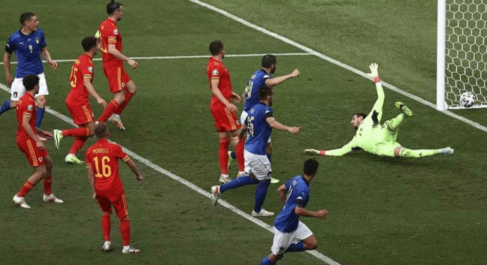 3连胜创纪录！巴雷拉和洛卡被指“内讧”，曼奇尼人情+细节获赞