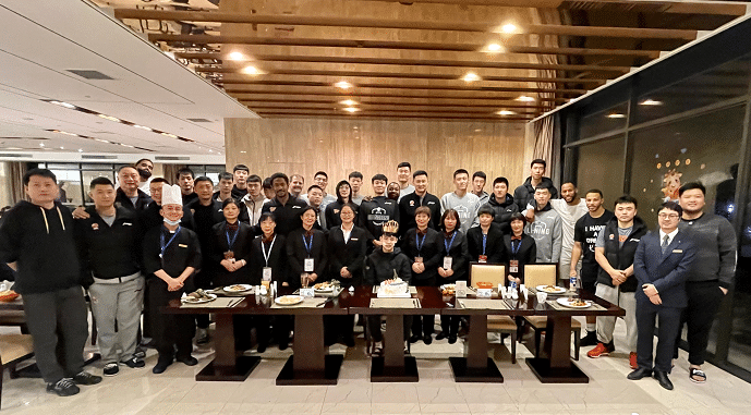 徐杰迎21岁生日！杜锋晒照送祝福：祝队里唯一的“中锋”生日快乐