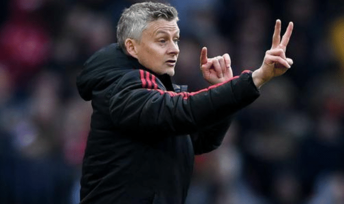 曼联登顶！曼联自身进步加同行衬托，造就曼联重回榜首！