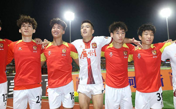 中超8冠王广州队现生机：连办五日特卖，女董传抵押房产救急