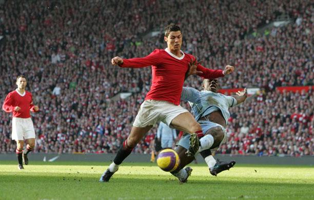 曼联明年恐穿空白球衣！续约雪佛兰半年是免费，新赞助商还没找到