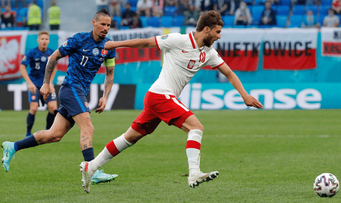 名场面！斯洛伐克后卫1V7凌空绝杀，三战3射1传当选欧洲杯之星