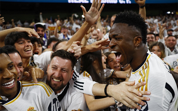 皇马3-2绝杀！创3大纪录，至少2冠王，欧冠也最稳，贝皇成第一人