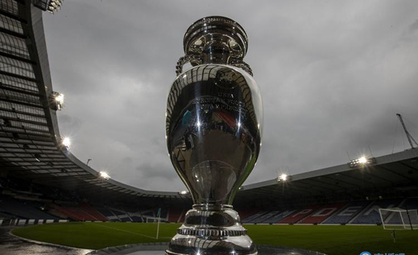 官方：欧足联明天将宣布2028年和2032年欧洲杯的主办国