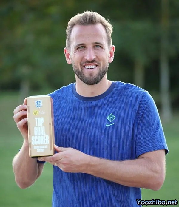 打进8球！凯恩领取2022-23赛年国家队射手王奖杯