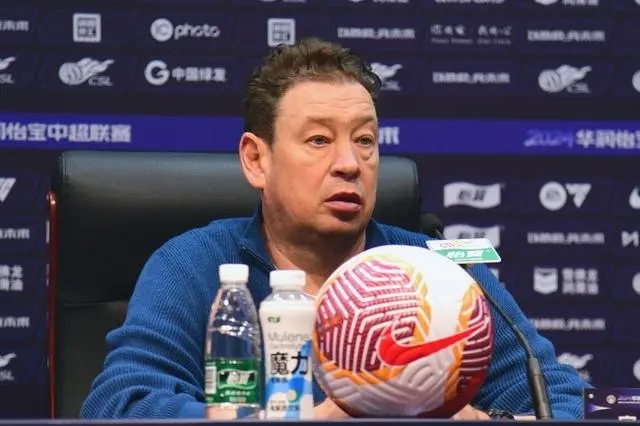 斯卢茨基回应国足传闻：专注本职，热爱申花
