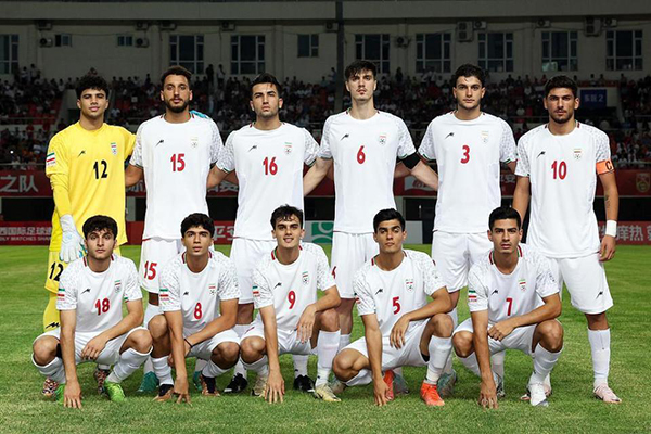 热身赛冲突一触即发：伊朗球员骗点未果，U20 国足涉险