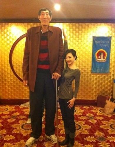 比姚明还高，鲍喜顺12年前不顾劝阻生下的儿子，如今发展如何？