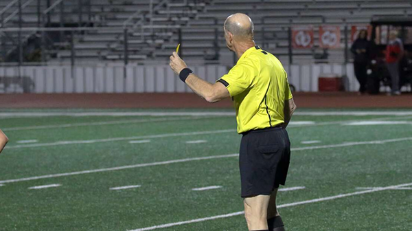 足球裁判规则是什么？足球裁判职责是什么？